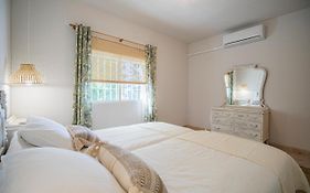 Villa Viñedo - Agradable Villa Rústica con Jardín